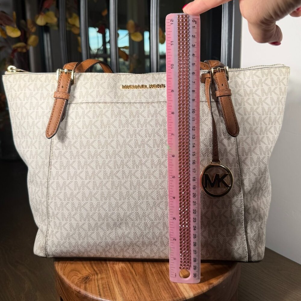 Michael Kors MK Signature Tote Bag — Vanilla & Acorn Monogram - Picture 10 of 16
